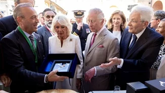 O βασιλιάς Κάρολος και η βασίλισσα Καμίλα εκτόξευσαν τον τουρισμό στη Ραβέννα