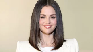 Mocha Rose Nails | Το χρώμα που έκανε viral η Selena Gomez και θα φορέσουμε όλες το φθινόπωρο