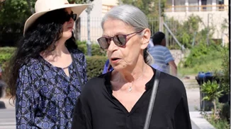 Έγινε η αποτέφρωση της Ματούλας – Παρών ο γιος της, Λορέντζο, με την Ελενα Κατραβά