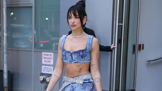 Η Dua Lipa είναι στην Αθήνα και φόρεσε το πιο άνετο καλοκαιρινό look
