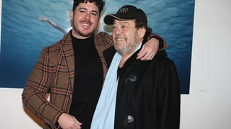 Γιάννης Πάριος | "Δεν επέλεξα εγώ να με αποκαλούν τροβαδούρο του έρωτα. Ο έρωτας με επέλεξε"