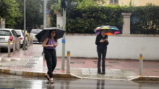 "Τρελός" καιρός με καταιγίδες και υψηλές θερμοκρασίες - Πότε εξασθενούν τα έντονα φαινόμενα