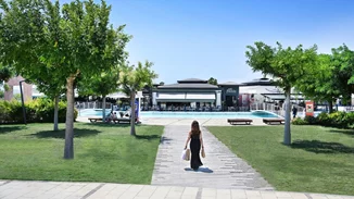 Ρούχα, παπούτσια και αξεσουάρ για το καλοκαίρι | Οι καλύτερες επιλογές για όλη την οικογένεια