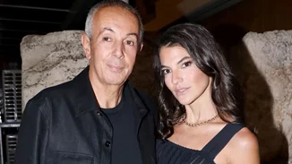 Γιάννης και Δήμητρα Κούστα | Αγκαλιασμένοι σε βραδινή έξοδο - Με λαμπερή δημιουργία η σύζυγος του εφοπλιστή