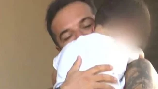 Τριαντάφυλλος | Η φωτογραφία αγκαλιά με τον γιο του, Νικόλα, μετά το Survivor