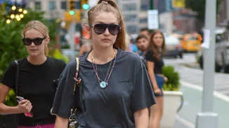 Ανακαλύψαμε τα πιο κομψά τζιν σορτς που θα θέλεις να φοράς κάθε μέρα το καλοκαίρι