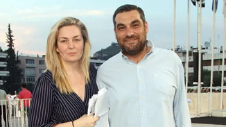 Ελισάβετ Μουτάφη | Νέο στιγμιότυπο με τον γιο της Δημήτρη στην παραλία