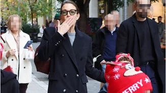 Βίκυ Καγιά | Η κομψή casual εμφάνισή της με μακρύ παλτό