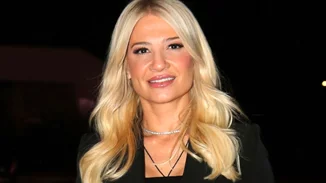 Φαίη Σκορδά | Σε party στο Κολωνάκι - To μπλε jumper της