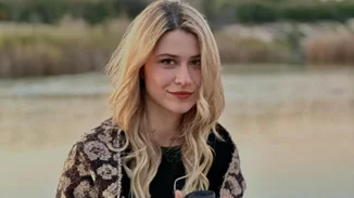 Εριέττα Μανούρη | Η εντυπωσιακή ομοιότητα με την αδελφή της, Εβίνα