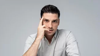 Ο Σπύρος Χατζηαγγελάκης  για την τηλεφωνική φάρσα στο θέατρο που εργάζεται | "Μία πλάκα που εξελίχθηκε σε τραγελαφικό γεγονός"