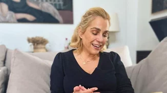 Τζένη Μπότση | Στόλισε το χριστουγεννιάτικο δέντρο με την Αλίκη της - Το ιδιαίτερο στολίδι