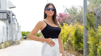 Η Σταματίνα Τσιμτσιλή φωτογραφίζει τον Θέμη Σοφό με τις δυο πανέμορφες κόρες τους