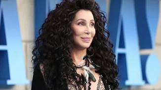 45 χρόνια πριν | Το θρυλικό ζευγάρι Cher και Val Kilmer με το χαρακτηριστικό mullet κούρεμα της εποχής