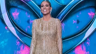 The Masked Singer | Η εντυπωσιακή εμφάνιση της Αθηνάς Οικονομάκου με Celia Kritharioti στην πρεμιέρα του show