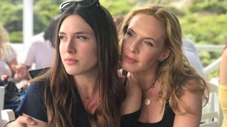 Εβελίνα Παπούλια | Κινηματογραφική βραδιά με την κόρη της και τον σύντροφο της νεαρής ηθοποιού