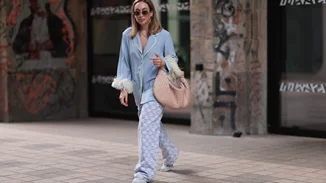 Τα παπούτσια με τα οποία θα αναβαθμίσεις τα καλοκαιρινά σου outfits έχουν αυτό το δροσερό χρώμα