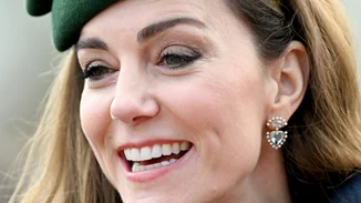 Kate Middleton - Βασίλισσα Καμίλα | Ο λόγος που επέλεξαν ασορτί look στη χριστουγεννιάτικη λειτουργία