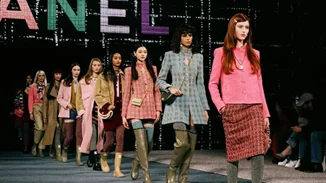 Chanel FW'22 | Η συλλογή - φόρος τιμής στο εμβληματικό tweed