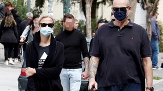 Χριστίνα Κοντοβά | Βόλτα με τον Τζώνη Καλημέρη για τη νέα μαμά μετά την επιστροφή από την Ουγκάντα