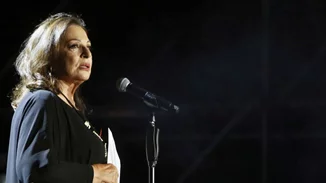 Χάρις Αλεξίου – Reworks | Το παρελθόν συναντά το παρόν και ταξιδεύει στο μέλλον