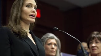 Αngelina Jolie | Η σκληρή κριτική προς τις κυβερνήσεις που αδιαφορούν για τα θύματα σεξουαλικής βίας σε εμπόλεμες ζώνες