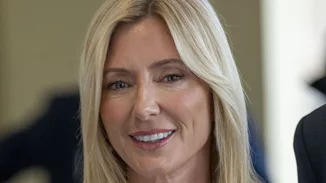 Η Marie Chantal σε ένα σπάνιο κλικ από την παιδική της ηλικία | Αγκαλιά με τον δισεκατομμυριούχο πατέρα της