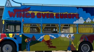 Paul McCartney και Wings | Το θρυλικό λεωφορείο της πρώτης τους περιοδείας πωλείται σε δημοπρασία