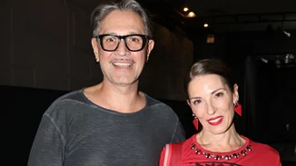 Η ερωτική εξομολόγηση του Αιμίλιου Χειλάκη στη γυναίκα του, Αθηνά Μαξίμου "Το κορίτσι μου. Αρχοντική, μοναδική"