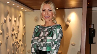 Η Κατερίνα Καινούργιου έγινε κουμπάρα και φόρεσε το it χρώμα της σεζόν