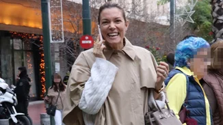 Πώς θα ντυθείς κομψά χωρίς να κρυώνεις; Η Βίκυ Καγιά προτείνει τον πιο έξυπνο τρόπο