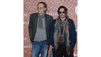 "Να πνίξουμε την Amber Heard" | Ο Paul Bettany μιλά για τα μηνύματα που αντάλλασε με τον Johnny Depp το 2013