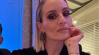 Ελεονώρα Μελέτη | Η εντυπωσιακή εμφάνιση στον γάμο της κουνιάδας της, με τον Θοδωρή Μαροσούλη και την κόρη τους