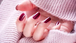 Δεν πρόλαβες να κλείσεις ραντεβού για μανικιούρ του Αγίου Βαλεντίνου; Τα ιδανικά βερνίκια για μανικιούρ στο σπίτι