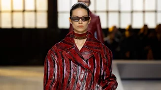 Warm Leatherette | 10 δερμάτινα πανωφόρια για ενδιαφέρουσα υφή στις φθινοπωρινές σου εμφανίσεις