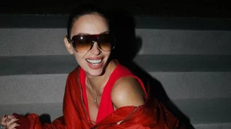 Fuego | Η εγκυμονούσα Ελένη Φουρέιρα ποζάρει με μίνι κόκκινο φόρεμα