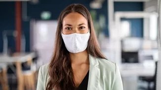 Καμπανάκι Παγώνη για κορονοϊό | Αύξηση 14% στα κρούσματα - "Πρέπει να φοράμε μάσκες"