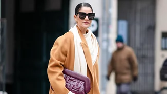 Οι καφέ δερμάτινες μπότες από τη Zara που ταιριάζουν τέλεια με φούστες και φορέματα