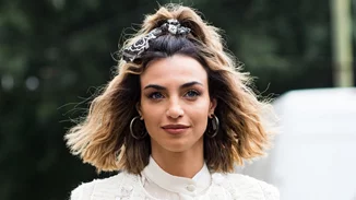 Lip Lift | Αυτό το viral makeup trick για πιο σαρκώδη χείλη είναι πραγματικά ιδιοφυές