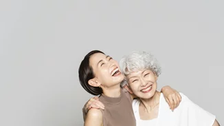 Μια Γιαπωνέζα 108 ετών πιστοποιήθηκε ως "η γηραιότερη κομμώτρια στον κόσμο" από τα Ρεκόρ Γκίνες