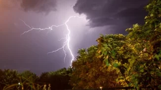 Κακοκαιρία εξπρές σάρωσε Ήπειρο και Δυτική Μακεδονία: Πάνω από 20.000 κεραυνοί, πλημμύρες και προβλήματα