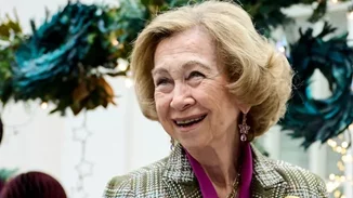 Bασίλισσα Σοφία | To Νο1 δημοφιλές ελληνικό κόσμημα που πρόσθεσε στην εκκεντρική της εμφάνιση