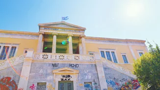 Ενταση έξω από το Πολυτεχνείο | Δεν επέτρεψαν σε βουλευτές της ΝΔ να καταθέσουν στεφάνι (εικόνες)