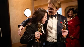 Η Billie Eilish κέρδισε ξανά Oscar και έσπασε ένα ρεκόρ