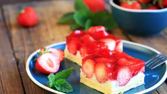 Η πιο εύκολη ζελότουρτα - το ονειρικό γλυκό ψυγείου με μπισκότα είναι η απόλυτη καλοκαιρινή συνταγή