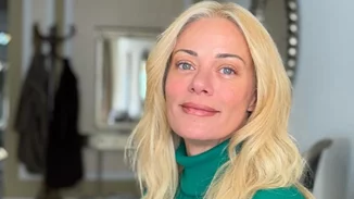 Ο metallic καθρέφτης της Ζέτας Μακρυπούλια | 5 καθρέφτες που θα μεταμορφώσουν το σαλόνι σου