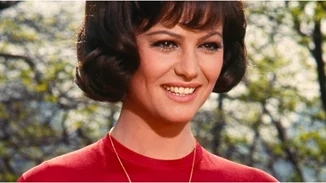 Η Claudia Cardinale με το πιο διαχρονικό φόρεμα πλάι στον Alain Delon, πριν από 55 χρόνια