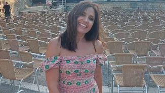 "Σαγηνευτική" | Η Βάσω Γουλιελμάκη με μπικίνι στην παραλία