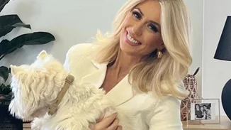 Μαρία Μπακοδήμου | Με high waist τζιν σε μία chic εμφάνιση