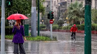 Παραμένει η ζέστη σήμερα, αλλά έρχονται βροχές και καταιγίδες - Τι καιρό θα κάνει στην Αττική
